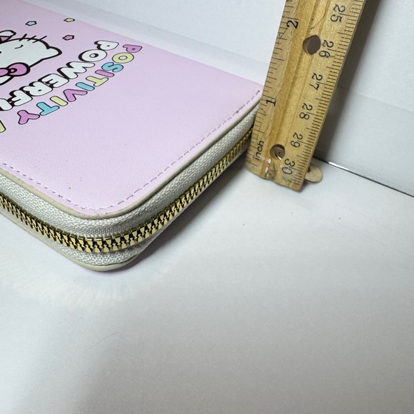 Hello Kitty Positivity Wallet - Picture 5 of 7